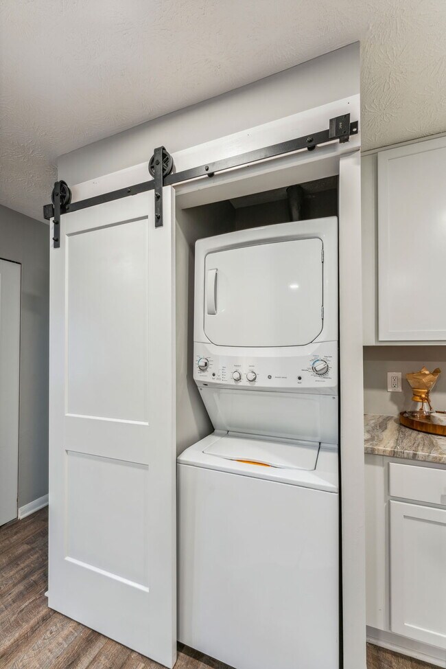 Building Photo - 4554 Moraine Ave