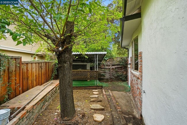 Building Photo - 289 Sierra Dr