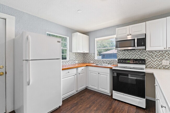 Building Photo - 901 Vine Ave