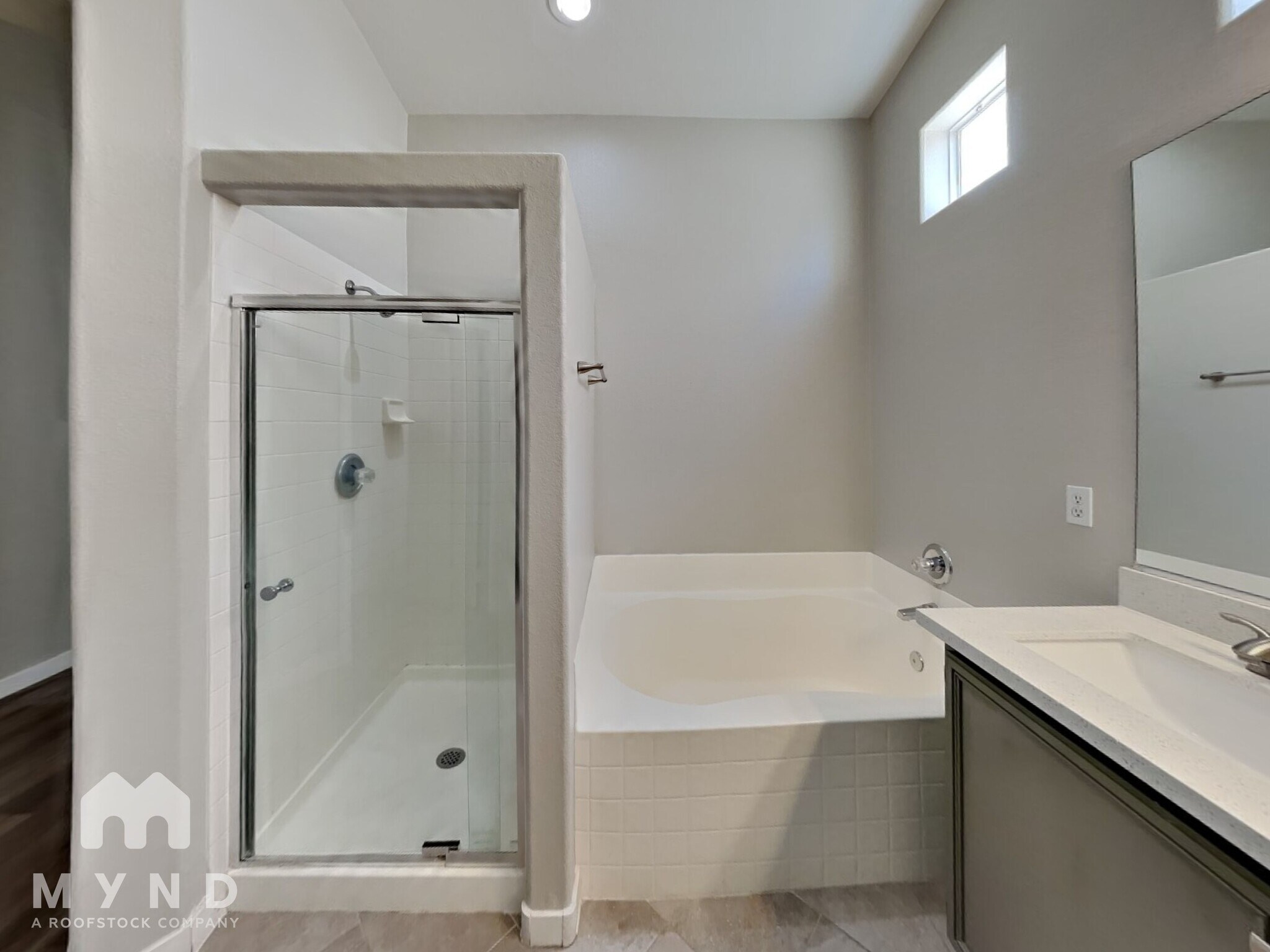 Building Photo - 423 Regal Robin Way