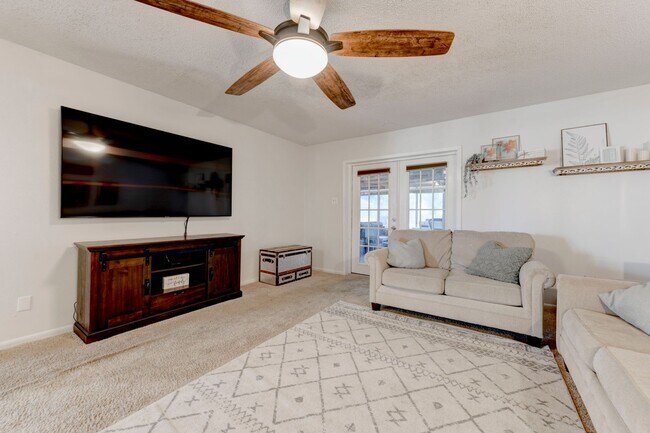 Building Photo - 303 Manning Dr