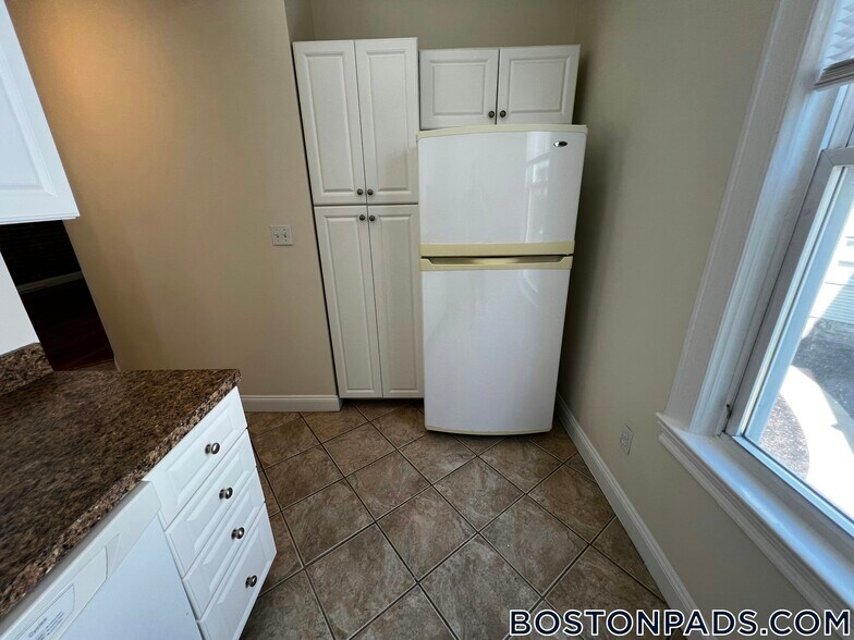 Building Photo - 55 Ashford St