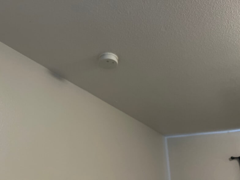 Building Photo - Room in Duplex on Stalcup Rd