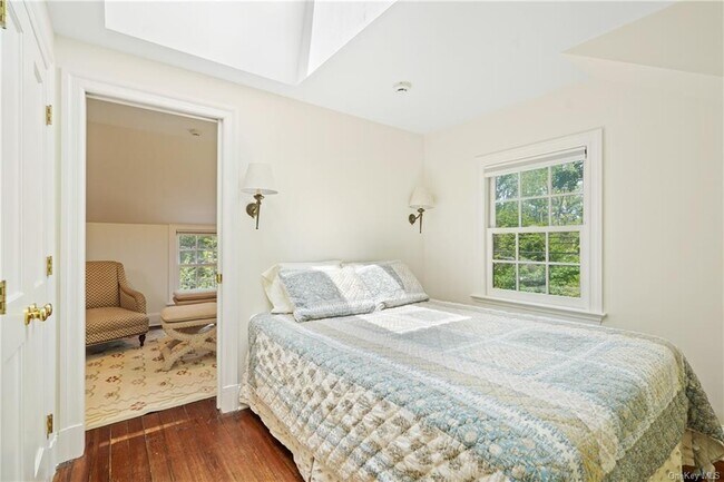 Building Photo - 140 Greenwich Rd