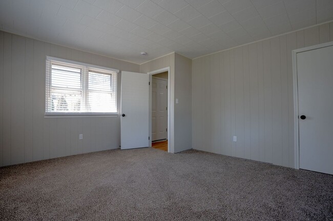 Building Photo - 3 Bedroom Ranch - $2650