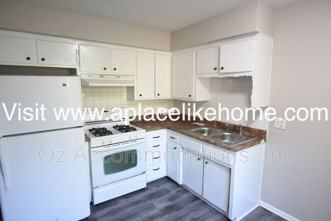 Building Photo - 1725 N 76th Terrace