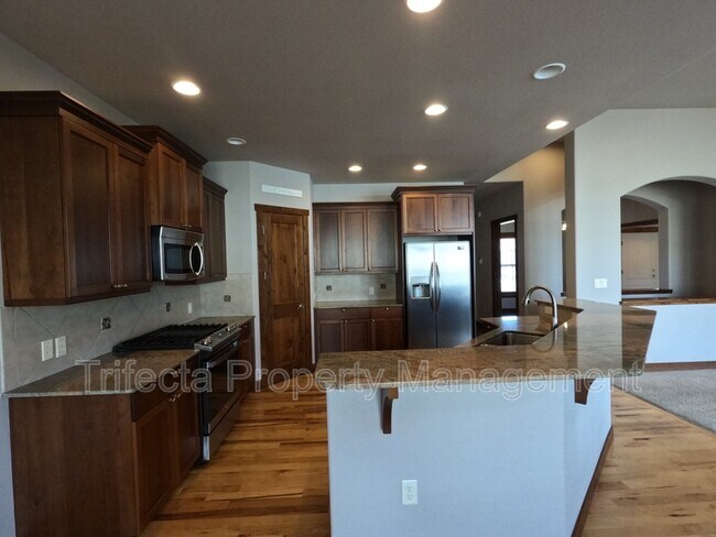 Building Photo - 1032 Hessen Dr