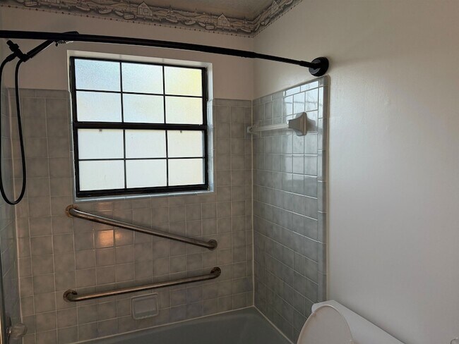 Building Photo - 432 Merlin Way