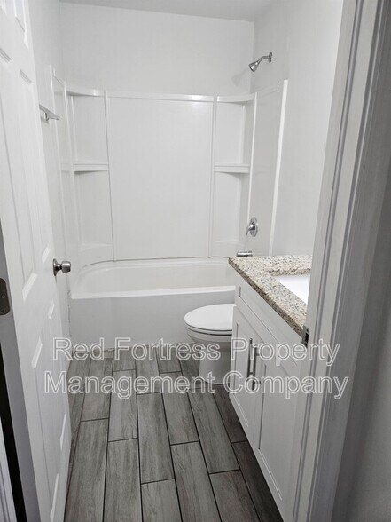 Building Photo - 167 Meadow Rd