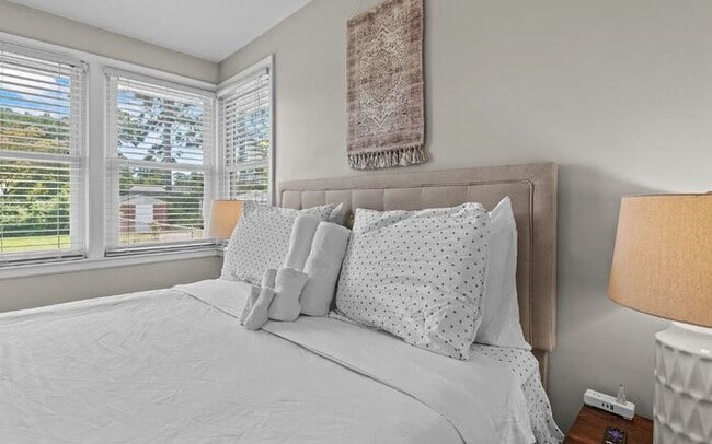 Building Photo - Furnished Mid Term Rental