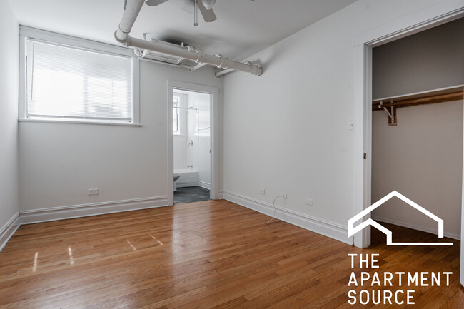 Building Photo - 1424 W Addison St