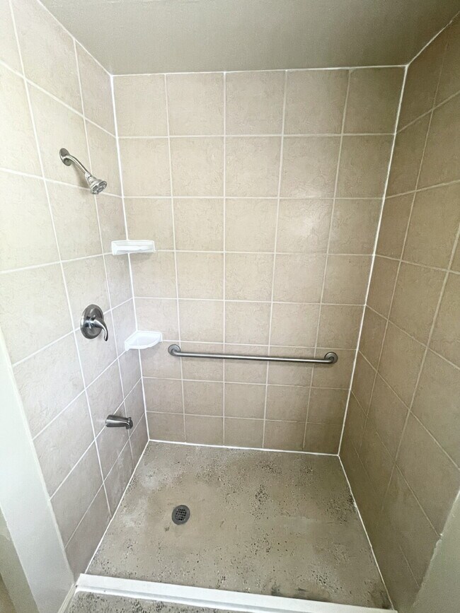 Building Photo - Near Eastside 3BR House ready to LEASE!