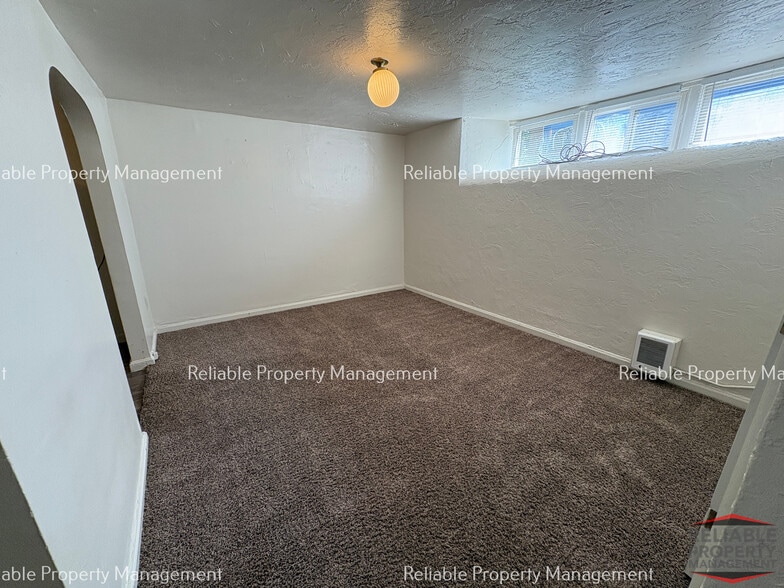 Building Photo - 148 7th St