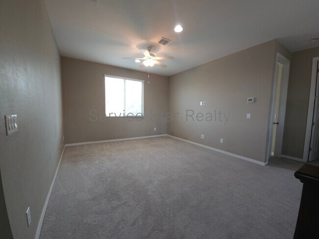 Building Photo - 180 E Horseshoe Dr