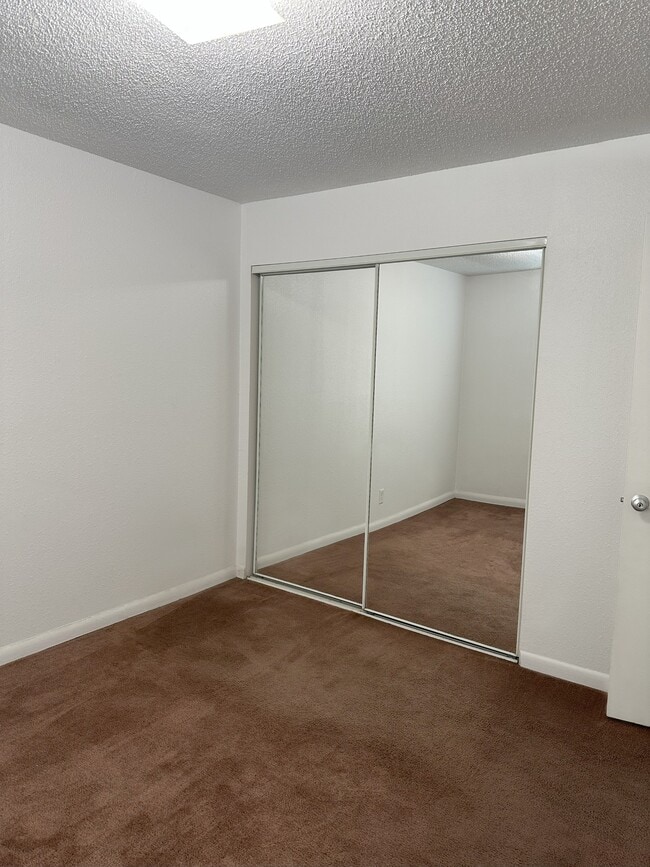 Building Photo - 1029 N Lincoln St