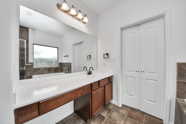 Building Photo - 10606 Sun River Falls Dr