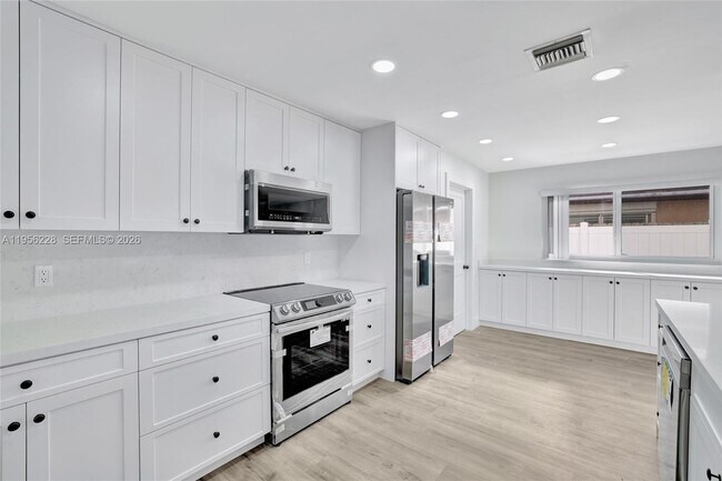 Building Photo - 1911 NW 40th Ct