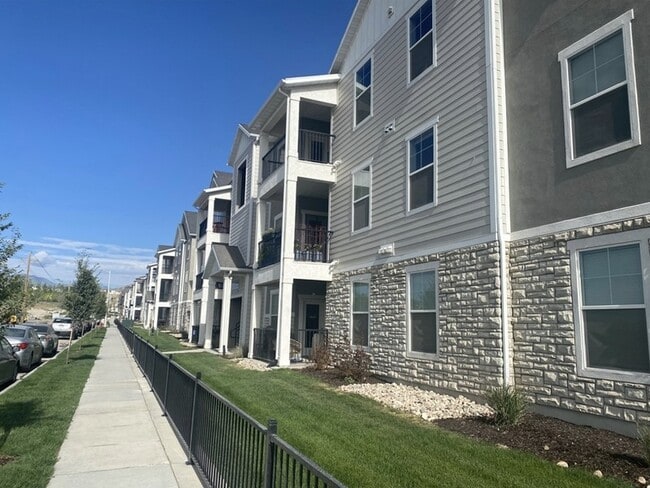 Building Photo - 3727 W 1530 N
