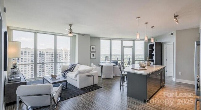 Building Photo - 225 S Poplar St