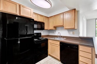 Building Photo - TWO BEDROOM TWO BATHROOM!! WATERFRONT COMMUNITY!!