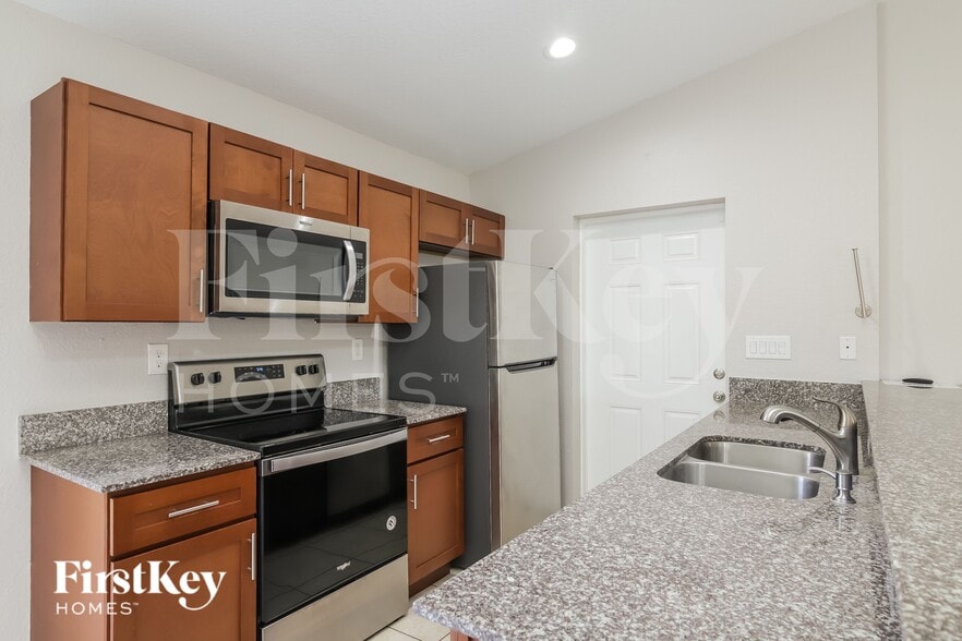 Building Photo - 5473 Wagon Wheel Dr