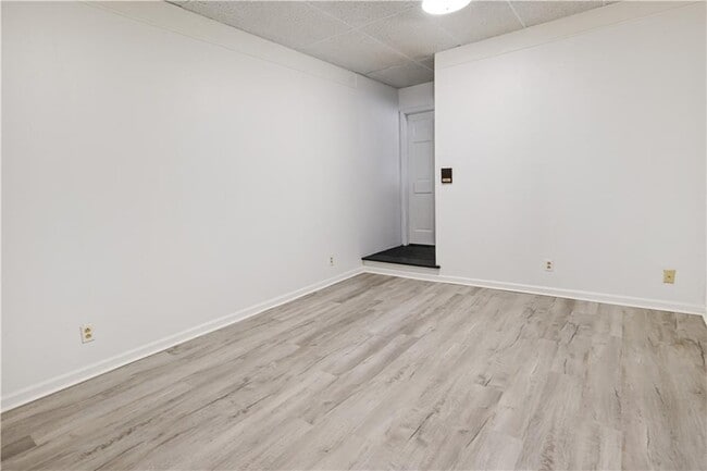 Building Photo - 4711 Nutmeg Way SW