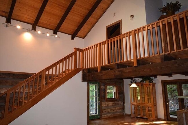 Building Photo - Sugar Mountain Cabin Home! Large, Finished Basement!