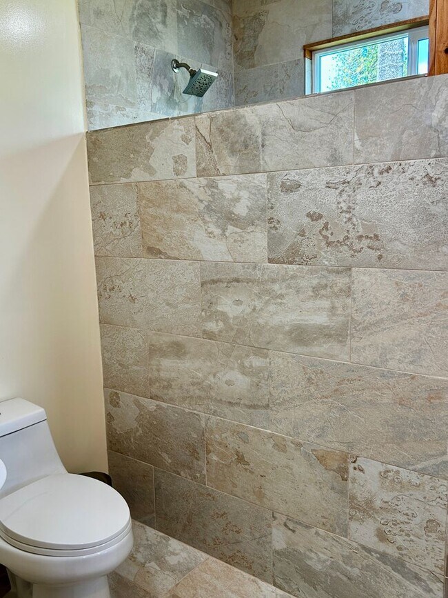 Building Photo - Brand New Luxury Furnished 3 bed 2 bath Ho...