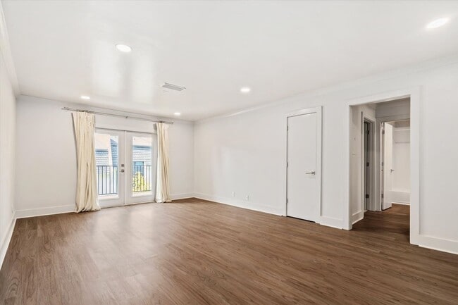 Building Photo - SPRINGHILL OAKS CONDOMINIUMS