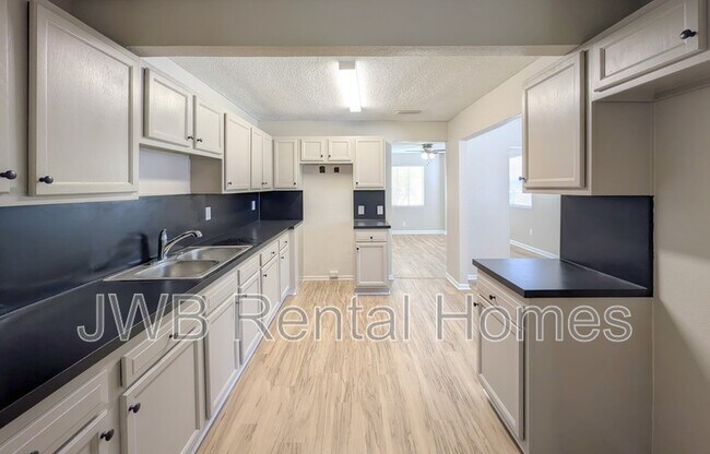 Building Photo - 5739 Bree Rd