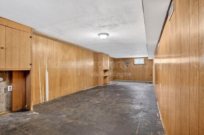 Building Photo - 10027 Lilac Ave