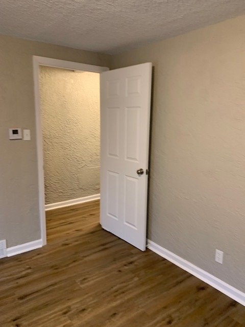 Building Photo - Beautifully update 3 Bed / 1 Bath house wi...