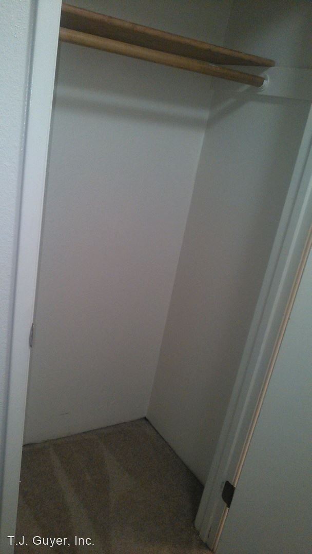 Building Photo - 1 br, 1 bath Apartment - 4702 108th Street...