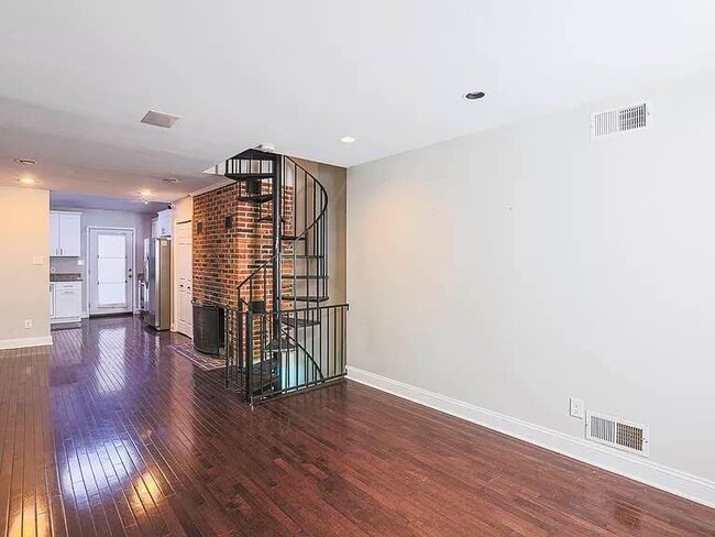 Building Photo - 748 McHenry St