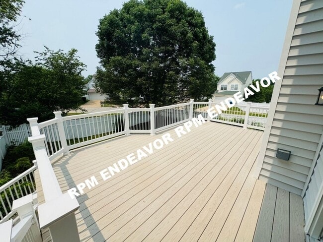 Building Photo - Beautiful 3BR/2.5BA Rental with Garage, Fe...