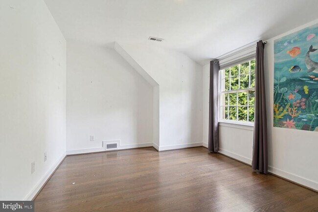 Building Photo - 3712 Fordham Rd NW