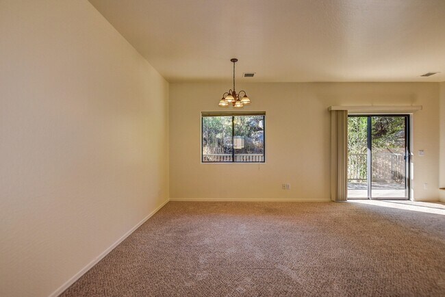 Building Photo - Boulder Park Townhome for Rent