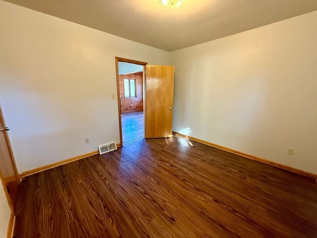 Building Photo - 3 Bed 1.5 Bath Single Family Home in Elcho - Now offering a 6 MONTH lease opportunity!