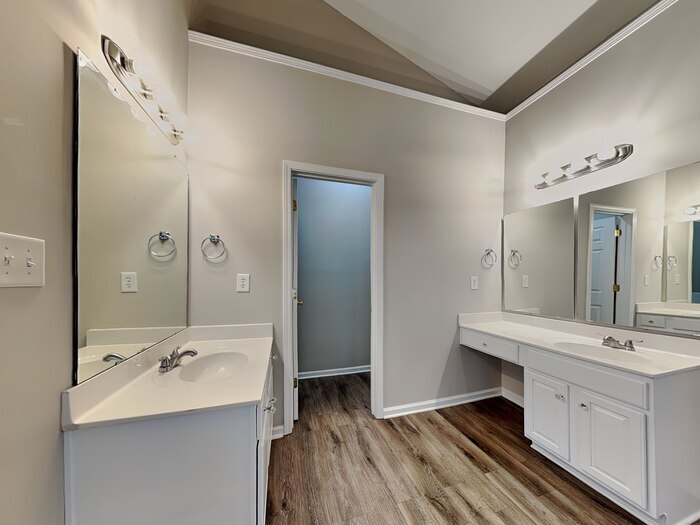 Building Photo - 5859 Crimson Oak Ct