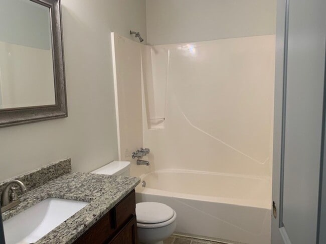 Building Photo - Two Bedroom Duplex located in Downtown Nor...