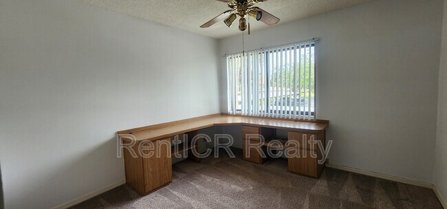 Building Photo - 1801 E Lake Rd S