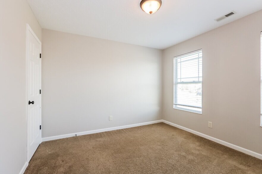 Building Photo - 2294 McGregor Dr