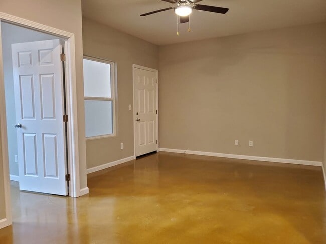 Building Photo - 219 Cane Creek Ln