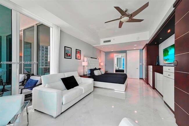 Building Photo - 18101 Collins Ave