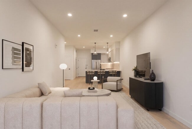 Building Photo - 425 3rd St