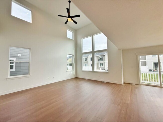 Building Photo - 3759 950 N