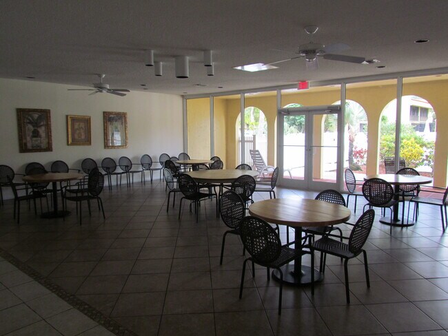 Club House - 892 SW 9th Street Cir