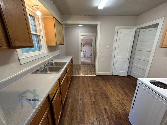 Building Photo - 503 Wills St