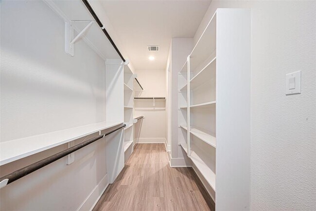 Building Photo - 23649 Silver Palm Trl