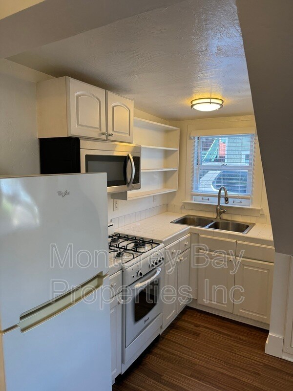 Building Photo - 202 Cherry Ave